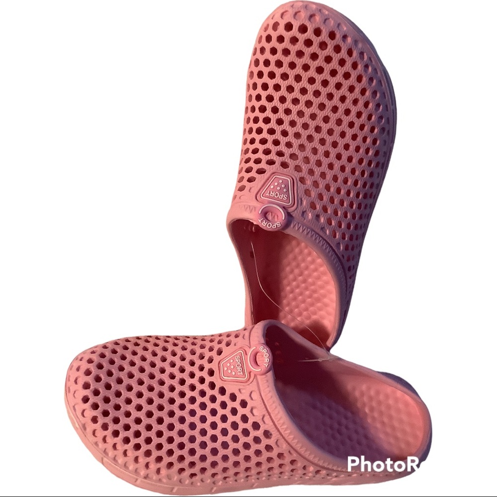 Indoor/outdoor shoes, great for beach, gardening & more Comfortable, lightweight